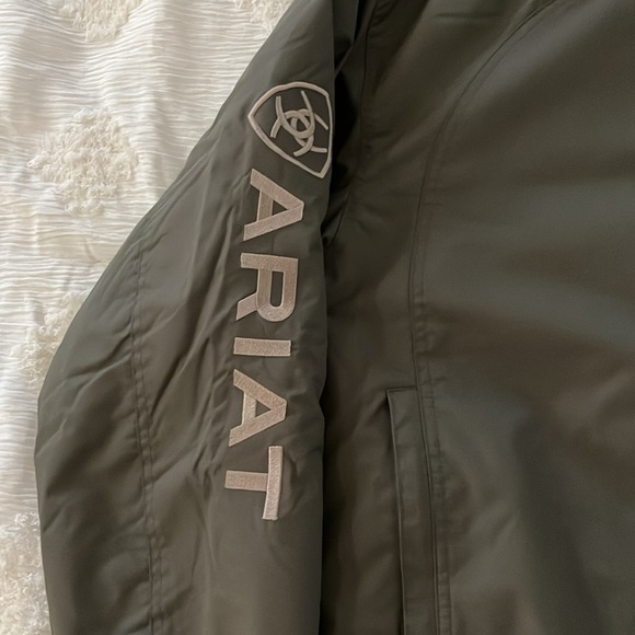 Ariat Insulated Jacket - Picture 2 of 7